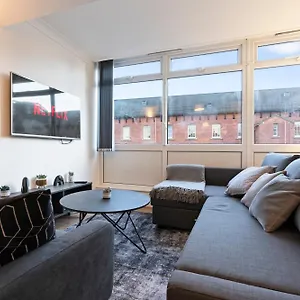 Apartment Elegant Flat In Prime Location - Sleeps 4 - Parking